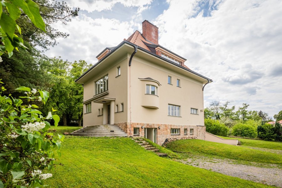 historic villa in Dobřichovice