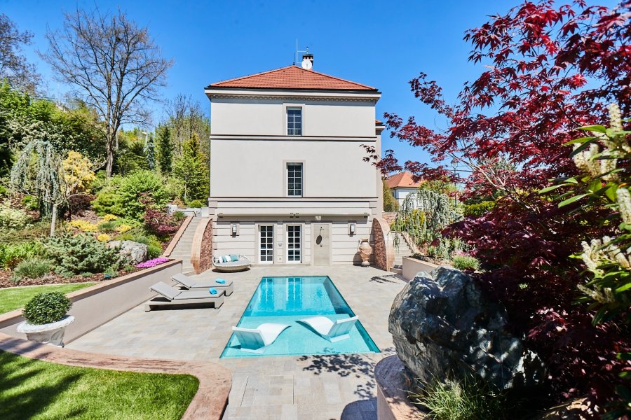 luxusní vila za Prahou