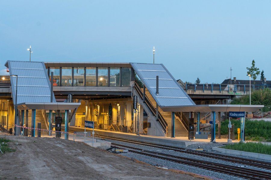 probíhající modernizace železničné trati Kladno