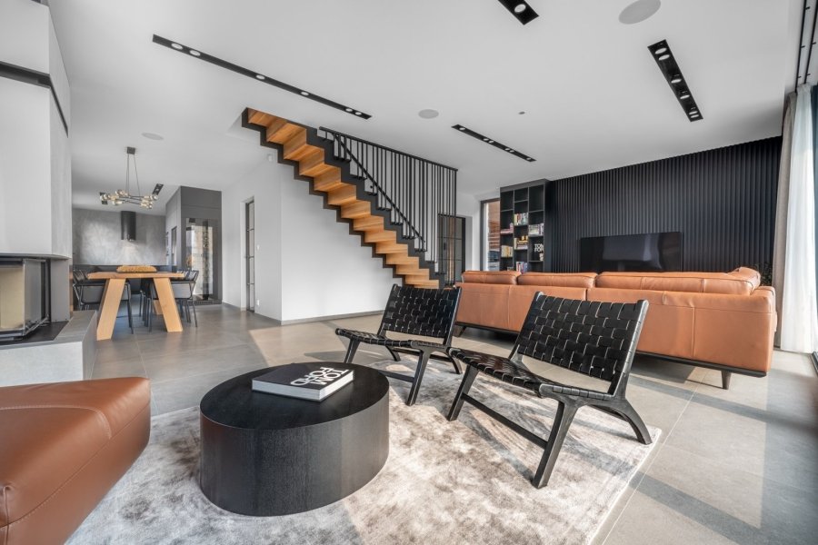 luxusní schodiště v moderním domě