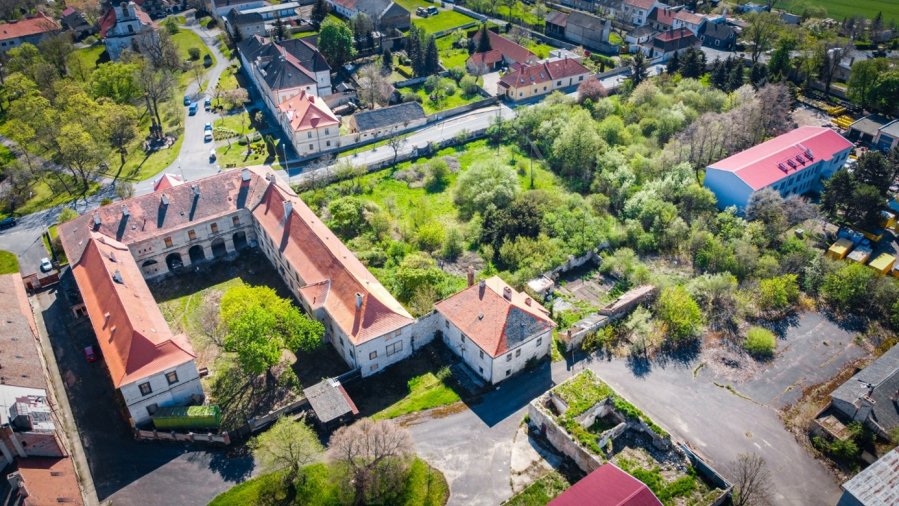 raně barokní zámek Cítolíby na prodej, okres Louny