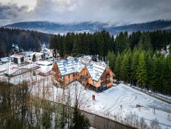 zasněžený harrachov peaks
