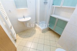 koupelna se sprchovym koutem