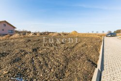 kompletne zasitovany pozemek