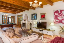 obyvaci pokoj s krbem