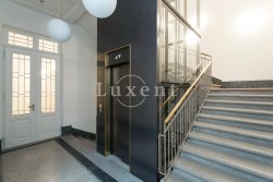 výtah a schodiště