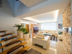 pohled do obývací místnosti