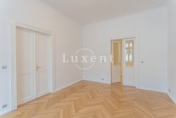 mistnost s pruchodem