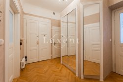 vestavěné skříně