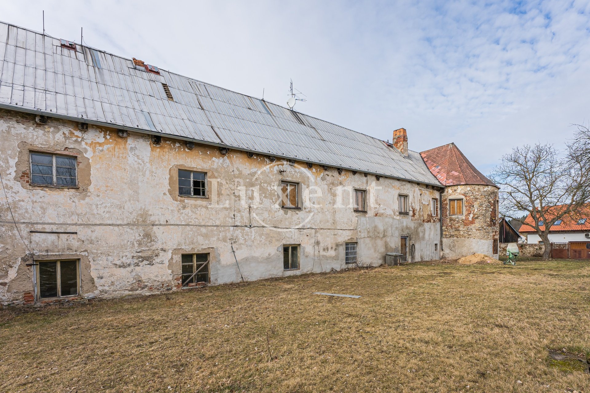 Prodej komplexu středověké tvrze s rybníkem, 19