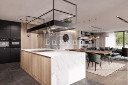 kuchyně s bílým stropem