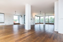 prostorná obyvací místnost