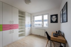 stena skrini v pokoji