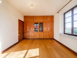 vestavěná skříň