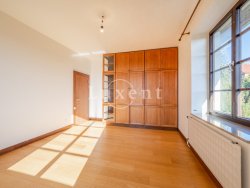 vestavěný úložný prostor