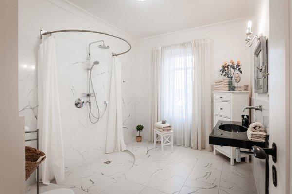 otevřený sprchový kout