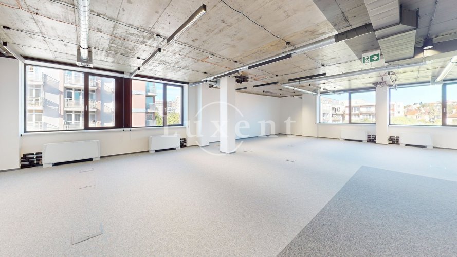 Rent of an exeptional commercial space, 297 sqm, Praha 10