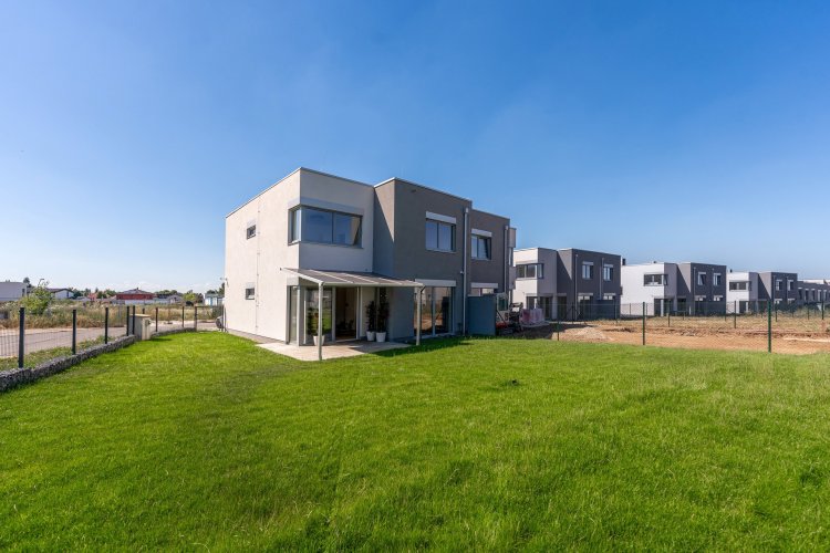 Sale family house, 4+kt, 173 sqm, with terrace, on plot of 422 sqm, Chýně, Prague-west