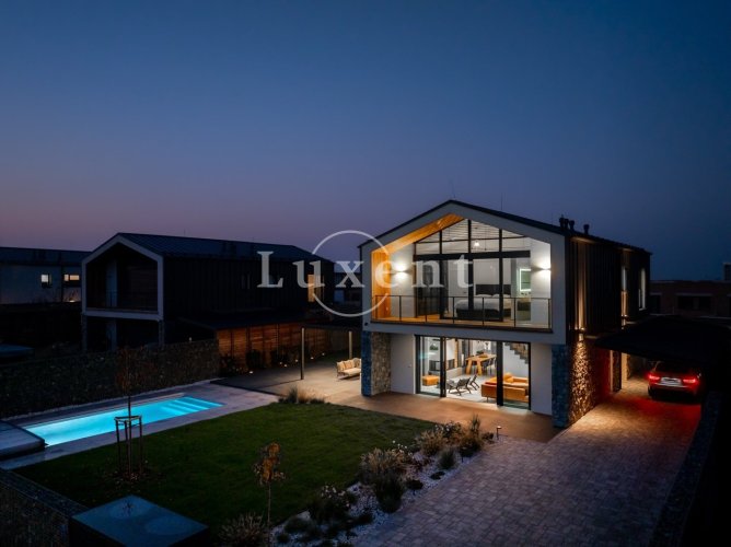 Prodej luxusní vily 6+kk/T/L/P, 297 m2, na pozemku 922 m2, Praha-východ, Předboj