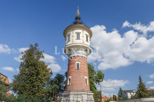 Prodej areálu s vodárenskou věží, 814 m2,
