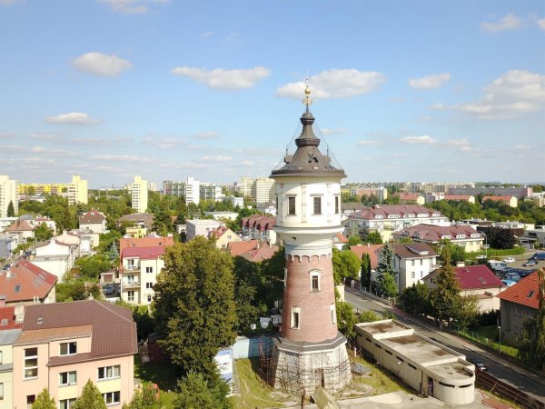 vodarenska vez z dronu