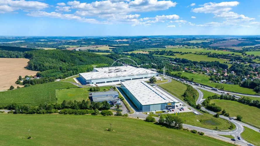 Pronájem skladového prostoru, 12 893 m2, Ostředek