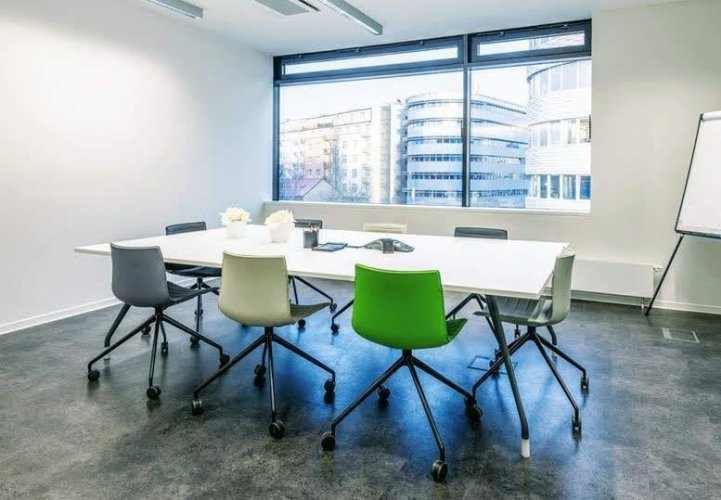 Pronájem moderní kanceláře, 490 m², Praha 8