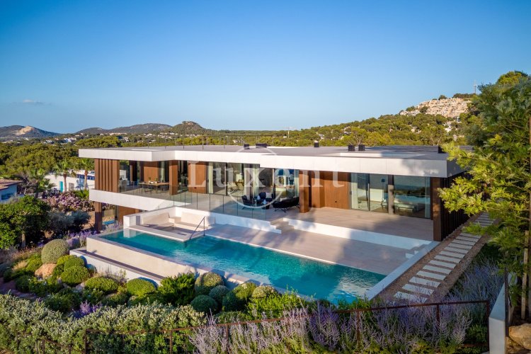Luxury villa for sale, 591 m², on a plot of 1 506 m², Santa Ponsa - Mallorca