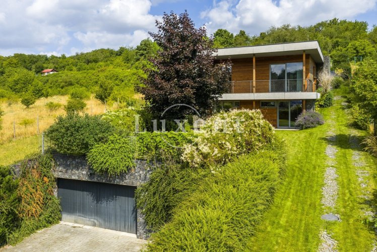 Prodej stylového rodinného domu 5+kk s výhledy na celou obec, 261 m², Tuchoměřice