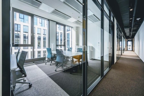 Pronájem moderních komerčních prostor, 1 154 m2,