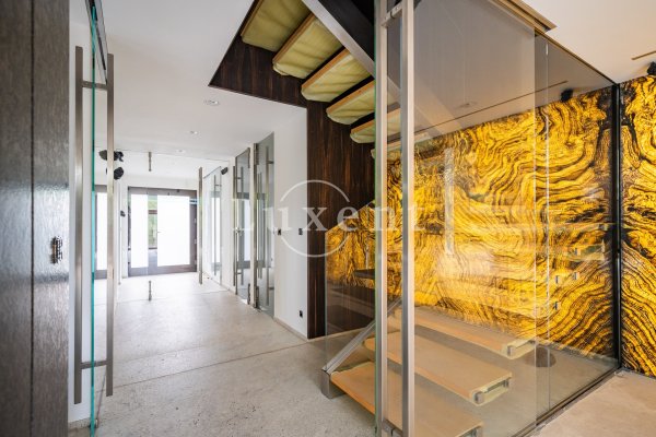 Prodej rodinného domu, 4+kk/T/G, 241 m2, pozemek