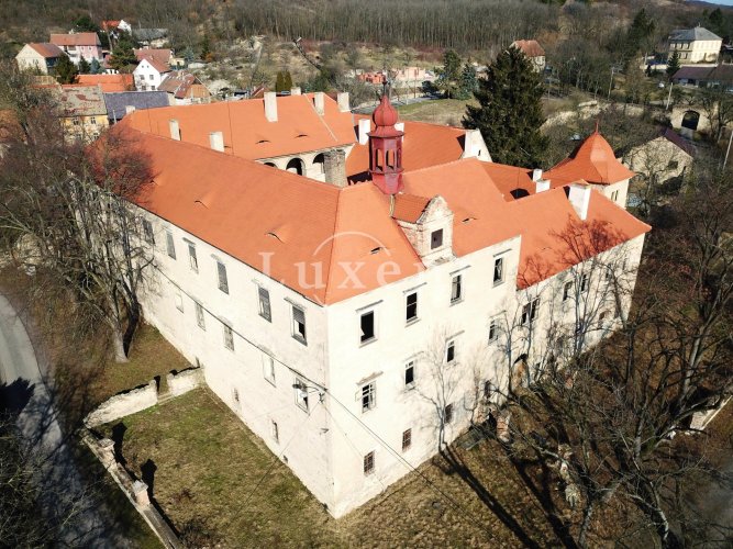 Sale of Renaissance Chateau Encovany, 4381 sqm, Polepy