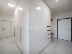 vestavěné úložné prostory