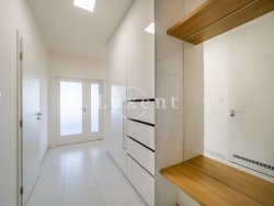 vestavěný úložný prostor