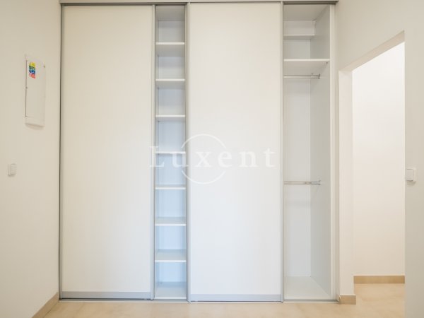 otevrena vestavena skrin