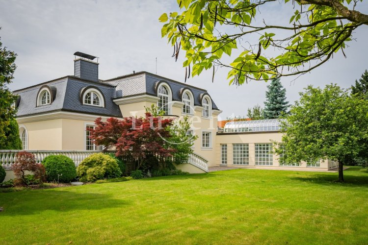 Sale of a stunning 7+kt villa on a plot of 4,393 sqm, Průhonice
