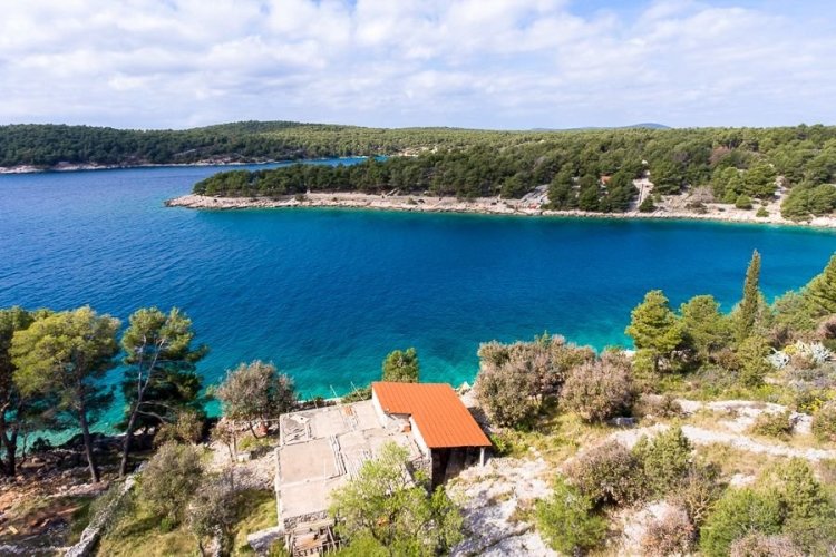 Sale of exceptional land, 2,373 m², Brač - Croatia
