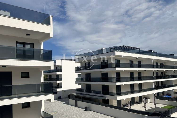 Sale of a modern 1+kt apartment with sea view, 66 sqm, Diklo - Croatia