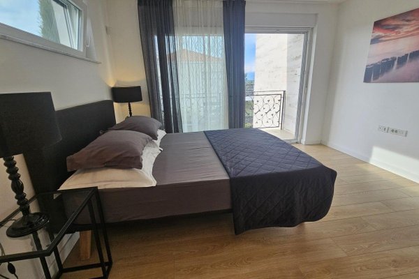 014-1023-50-Krk-Elegant-villa-with-sauna-and-sea-view-for-sale