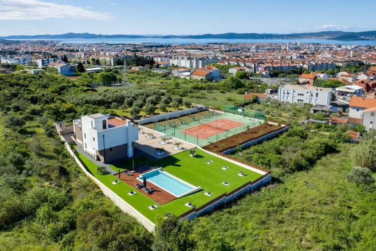 Sale of an exceptional villa of 380 m² on a plot of 5,100 m², Zadar, Croatia