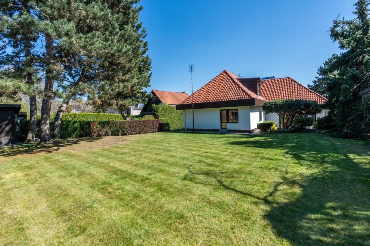 Pronájem prostorného rodinného domu 7+1, 417 m², na poz. 1180 m², Praha - Kunratice