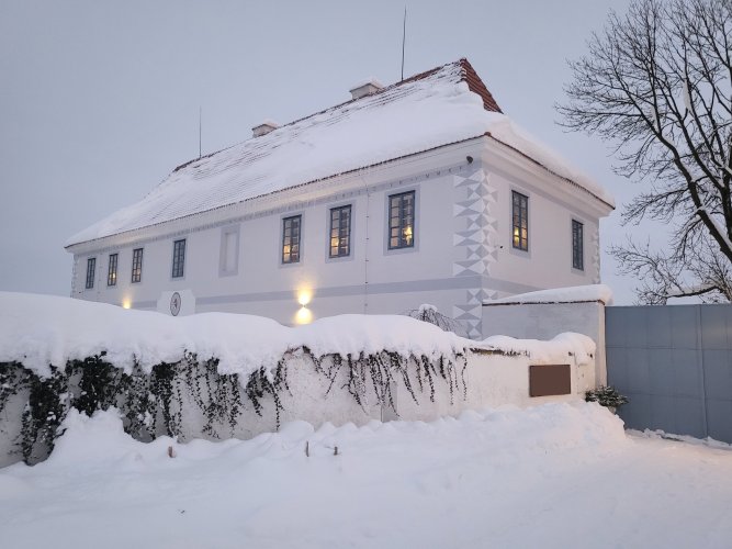 Prodej výjimečného zrekonstruovaného zámku s využitím nejmodernějších technologií, 1 114 m², na pozemku 3 950 m², Hluboká nad Vltavou