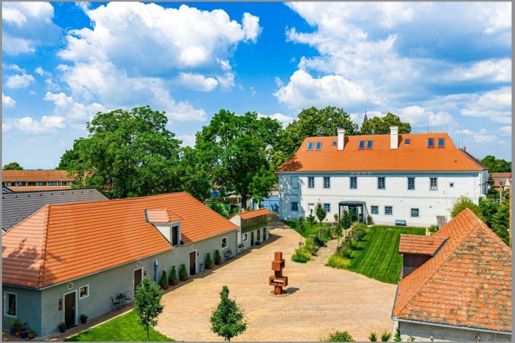 Sale of an exceptional renovated castle utilizing the latest technologies, 1,114 sqm, on a 3,950 sqm plot, Hluboká nad Vltavou