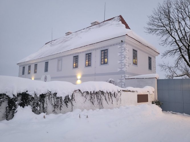 Prodej výjimečného zrekonstruovaného zámku s využitím nejmodernějších technologií, 1 114 m², na pozemku 3 950 m², Hluboká nad Vltavou