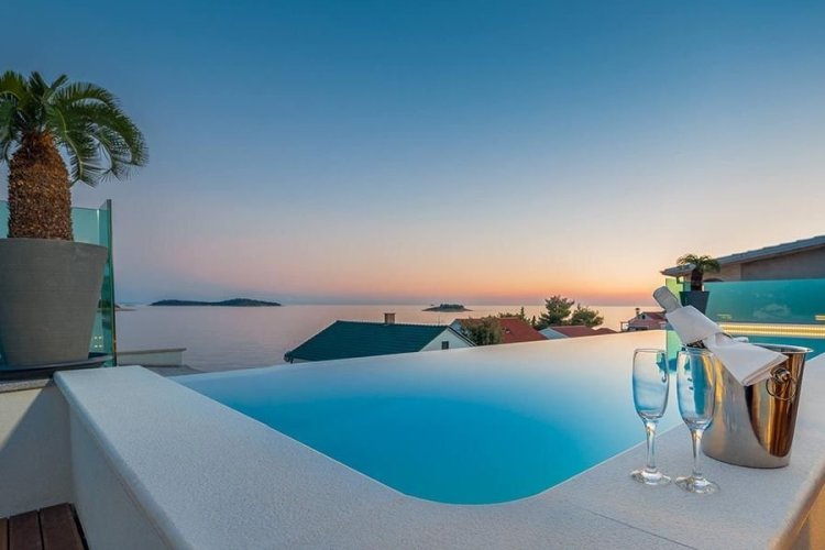 Prodej  unikátní vily s nádherným výhledem na moře, 400 m², Rogoznica, Chorvatsko