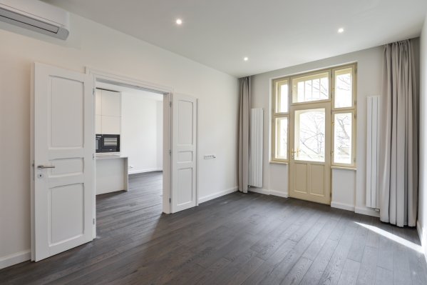 dvoukřídlé dveře