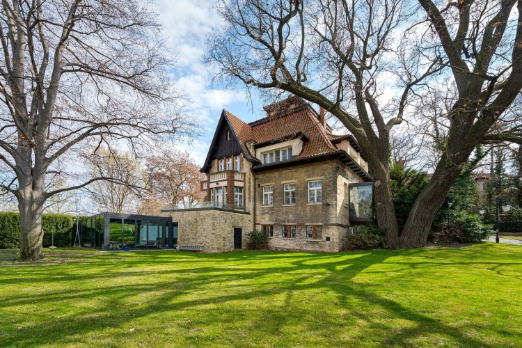 For sale: a unique 400 m² villa on a 3,359 m² lot, Prague 5 – Smíchov, Hřebenky