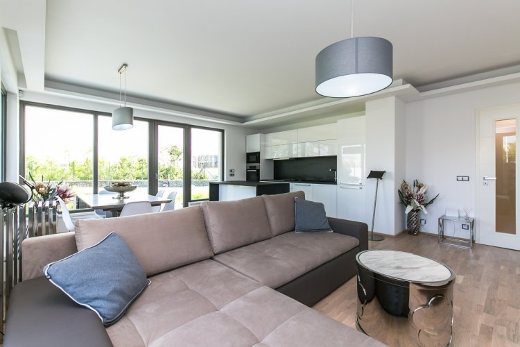 Rent of an apartment 3+kt/T/GS with swimming pool and garden, 156 sqm, in residence Sky Barrandov, Prague 5 - Hlubočepy