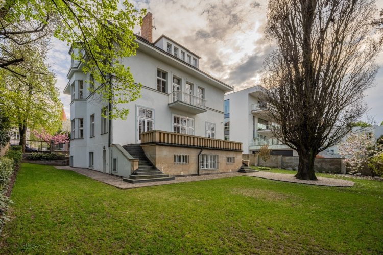 An elegant first republic-era villa for sale (726 m²) with a garden in the prestigious diplomatic district of Bubeneč, Prague 6